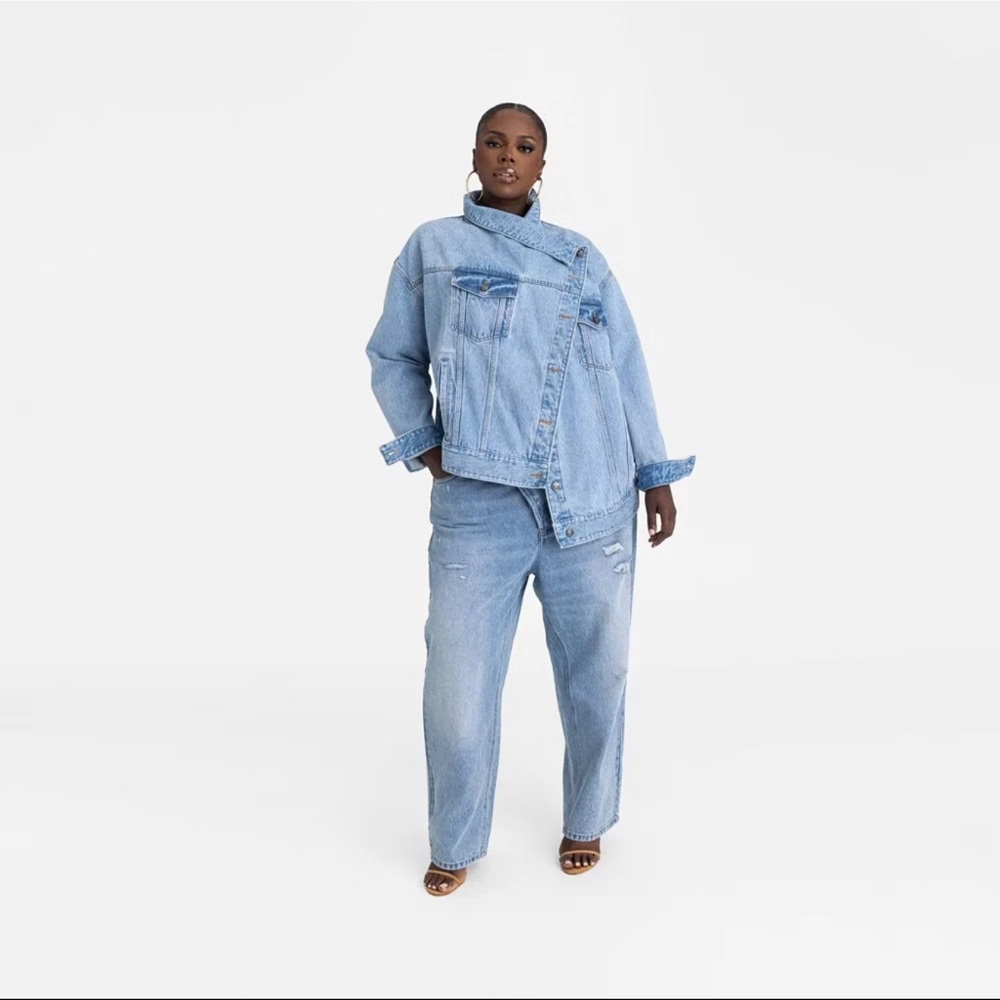 KBB by KAHLANA Women's 'The Denim Jacket' - Light Wash Wms. Sz. XL
